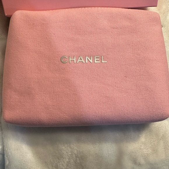 NIB Chanel Pink Women's Make-up Bag - Picture 2 of 9
